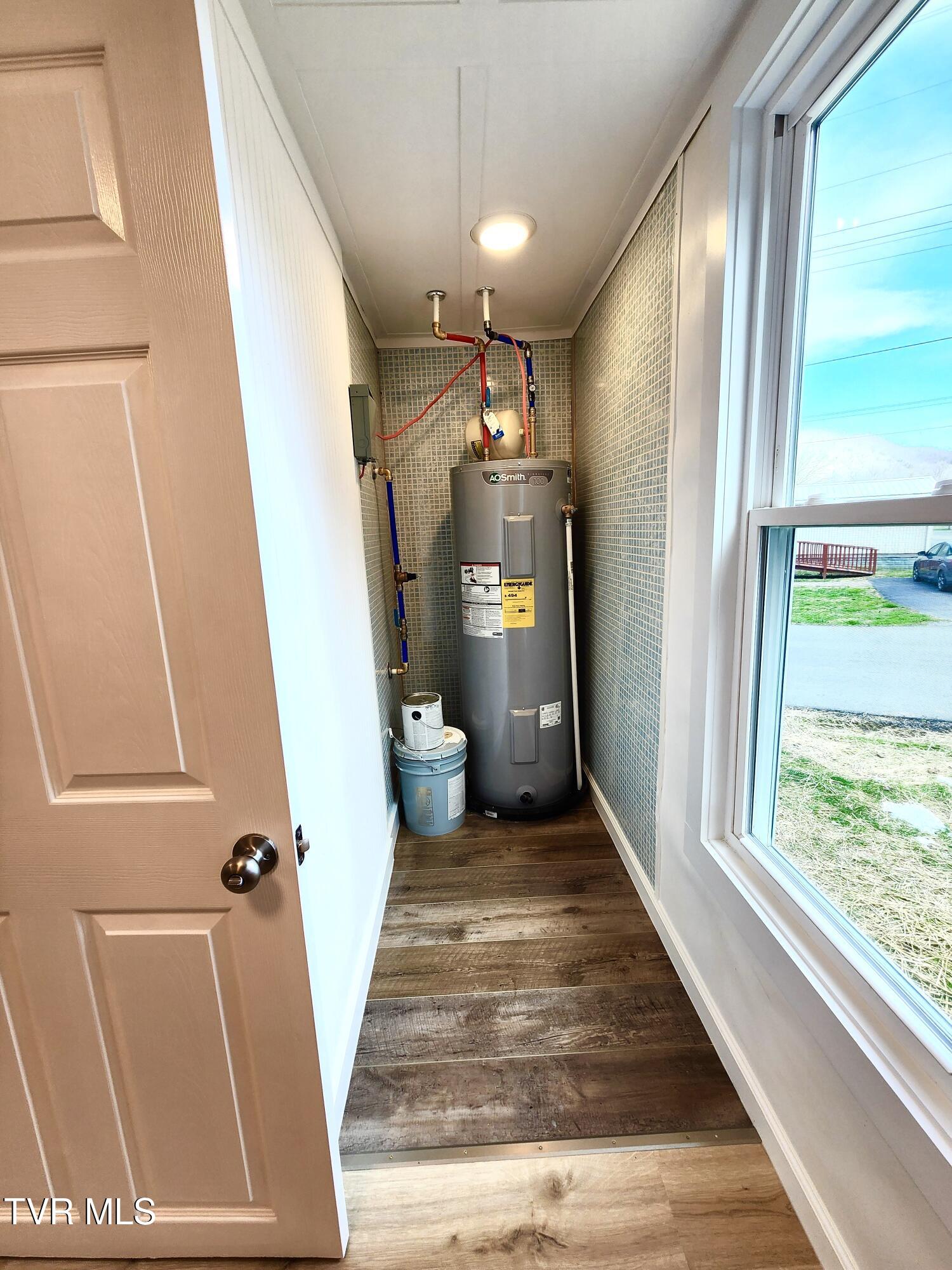 205 Polly Erwin Road Erwin, TN 37650 - Photo 8 of 24 IMG_1037