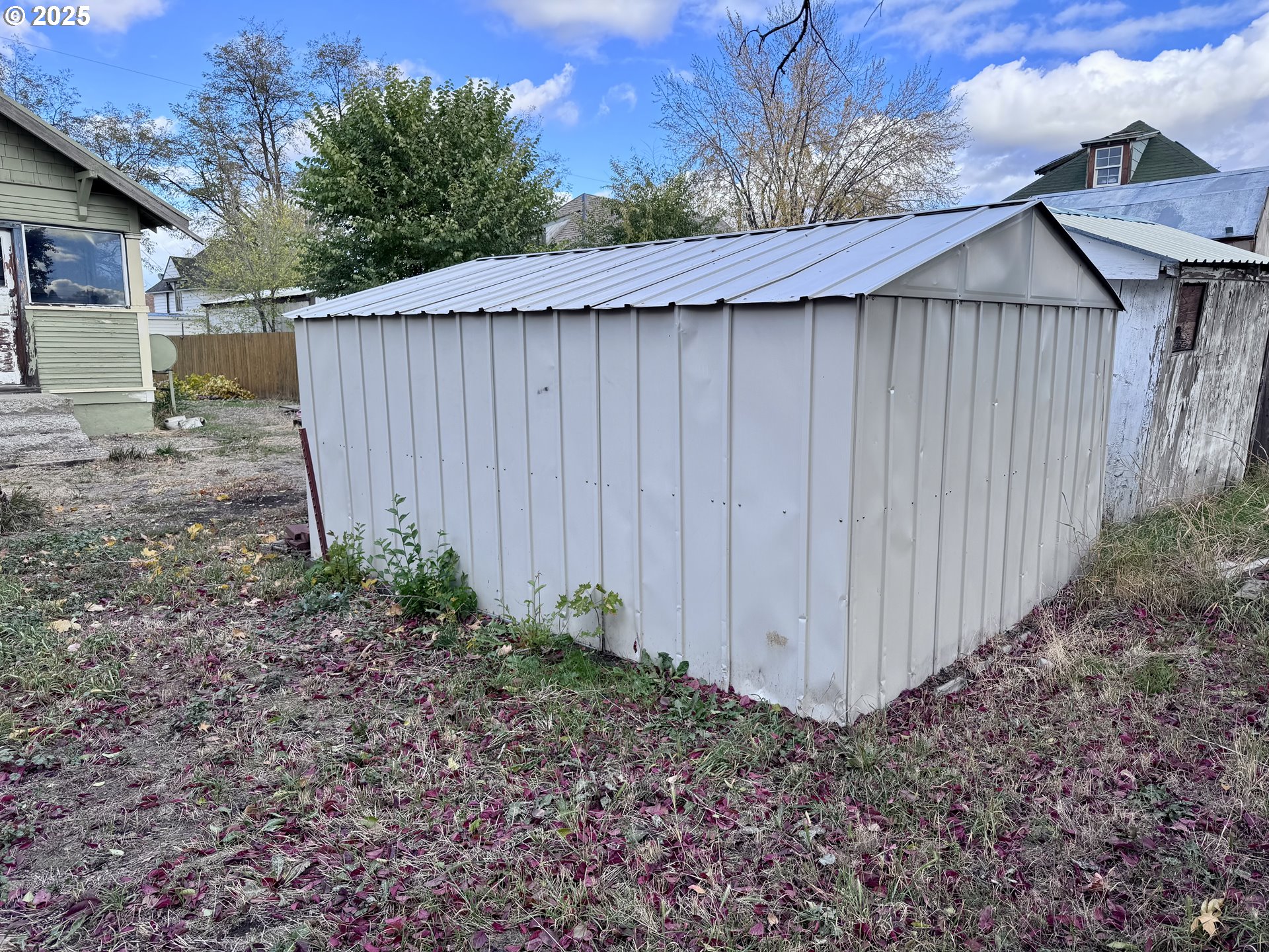 2335 Grace Street Baker City, OR 97814 - Photo 17 of 19 a view of a backyard with wooden fence