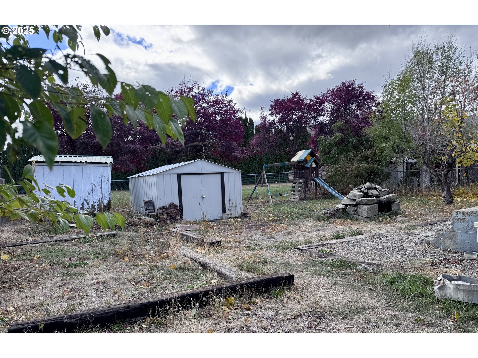2335 Grace Street Baker City, OR 97814 - Photo 18 of 19 a view of a backyard
