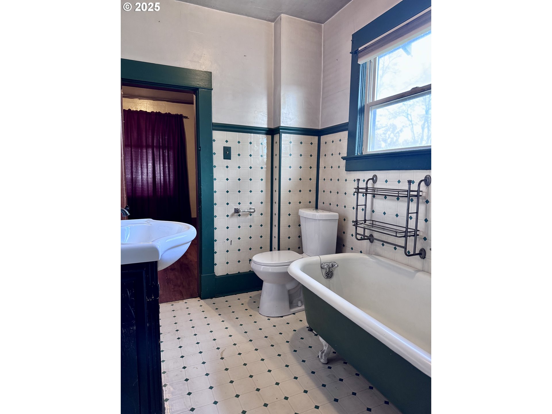 2335 Grace Street Baker City, OR 97814 - Photo 7 of 19 a bathroom with a bathtub sink and toilet