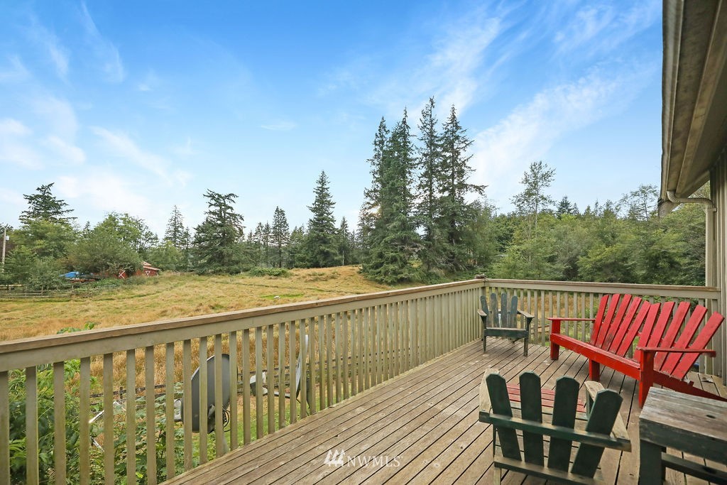 15307 Baker Heights Road Mount Vernon, WA 98273 - Photo 24 of 37 a view of a balcony with wooden floor and fence