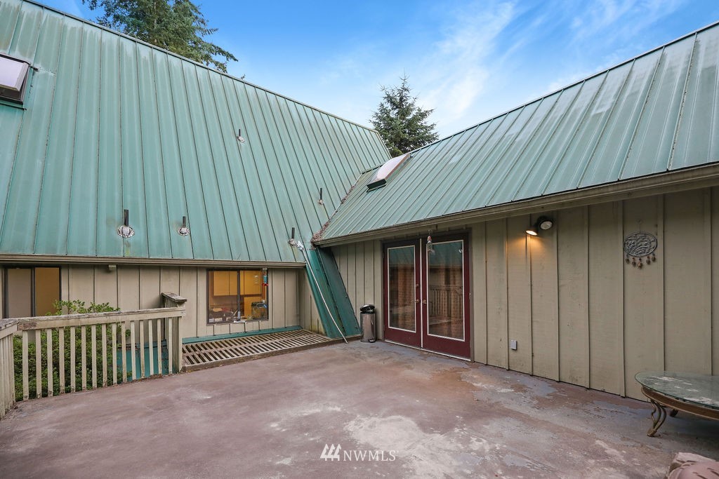 15307 Baker Heights Road Mount Vernon, WA 98273 - Photo 25 of 37 a view of a house with wooden fence