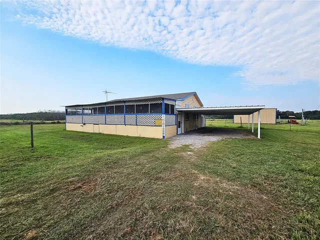 a view of a house with a backyard