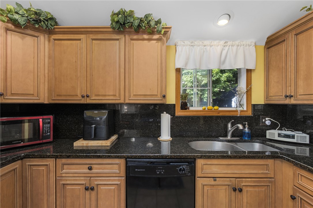 36 Pine Street Woonsocket, RI 02895 - Photo 25 of 45