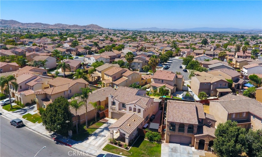 1441 Albillo Loop Perris, CA 92571 - Photo 5 of 37