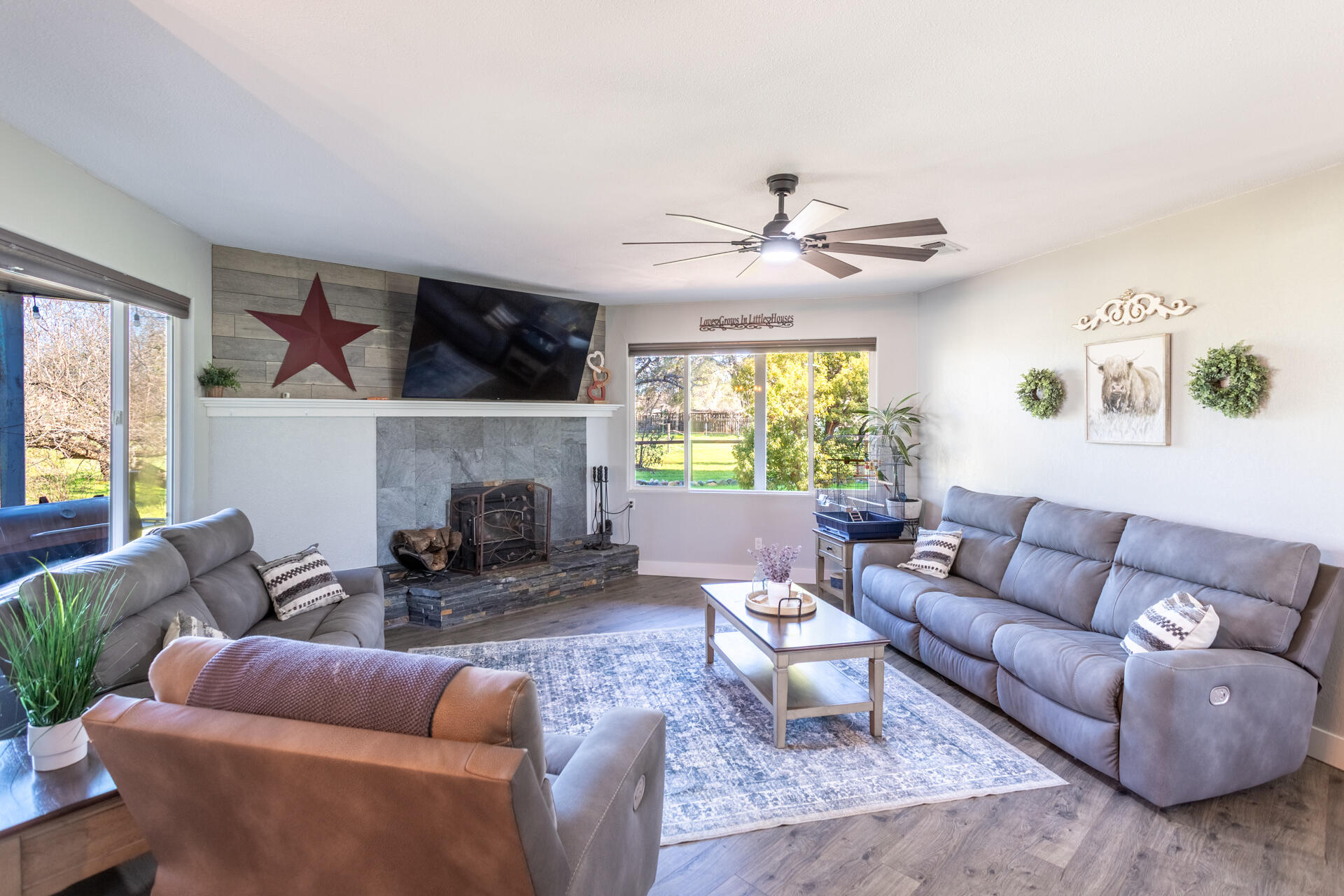 8567 Winona Way Redding, CA 96002 - Photo 6 of 52 IMG_0103-HDR