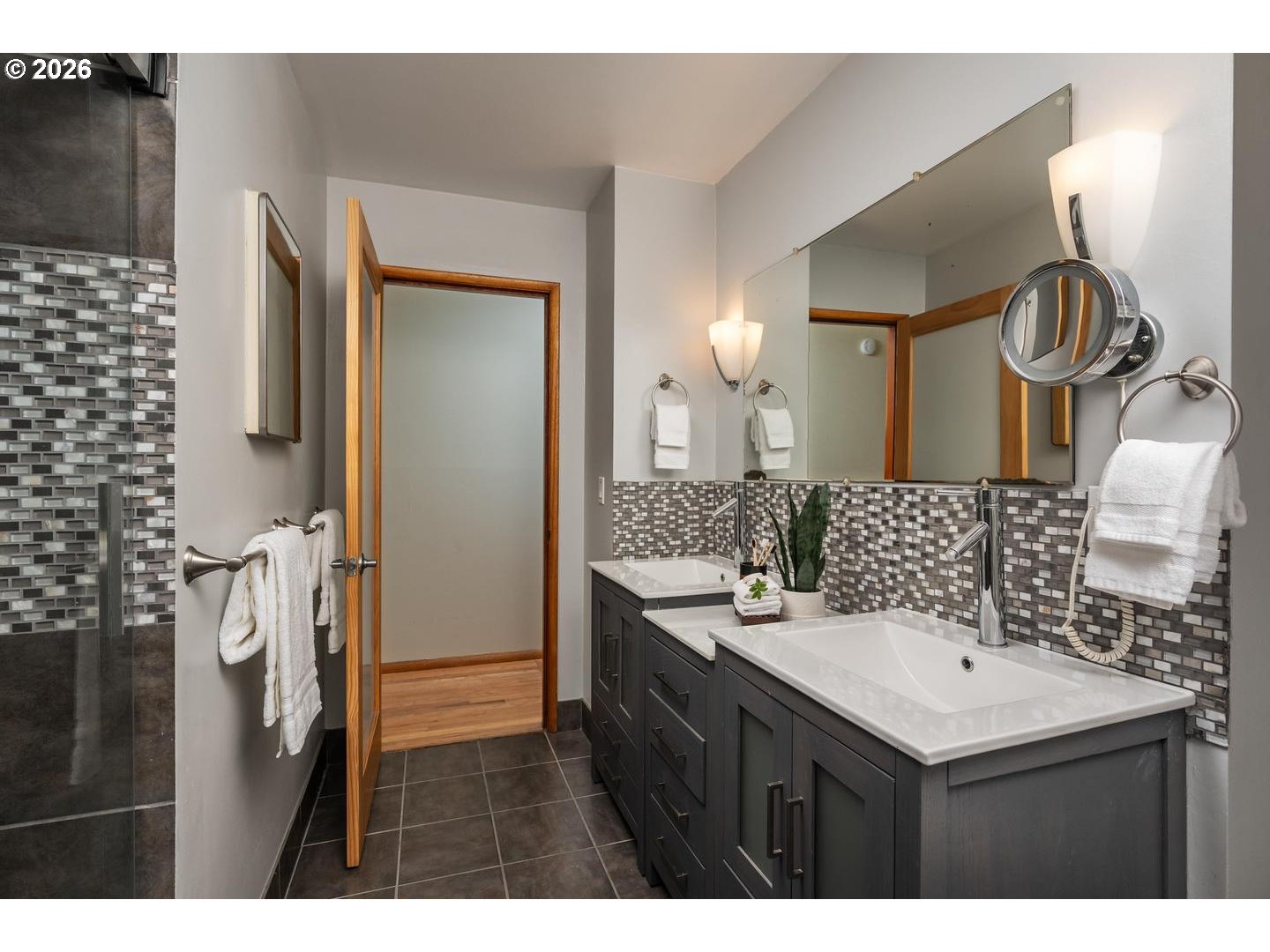 7830 Southwest 84th Avenue Portland, OR 97223 - Photo 16 of 29 Bathroom