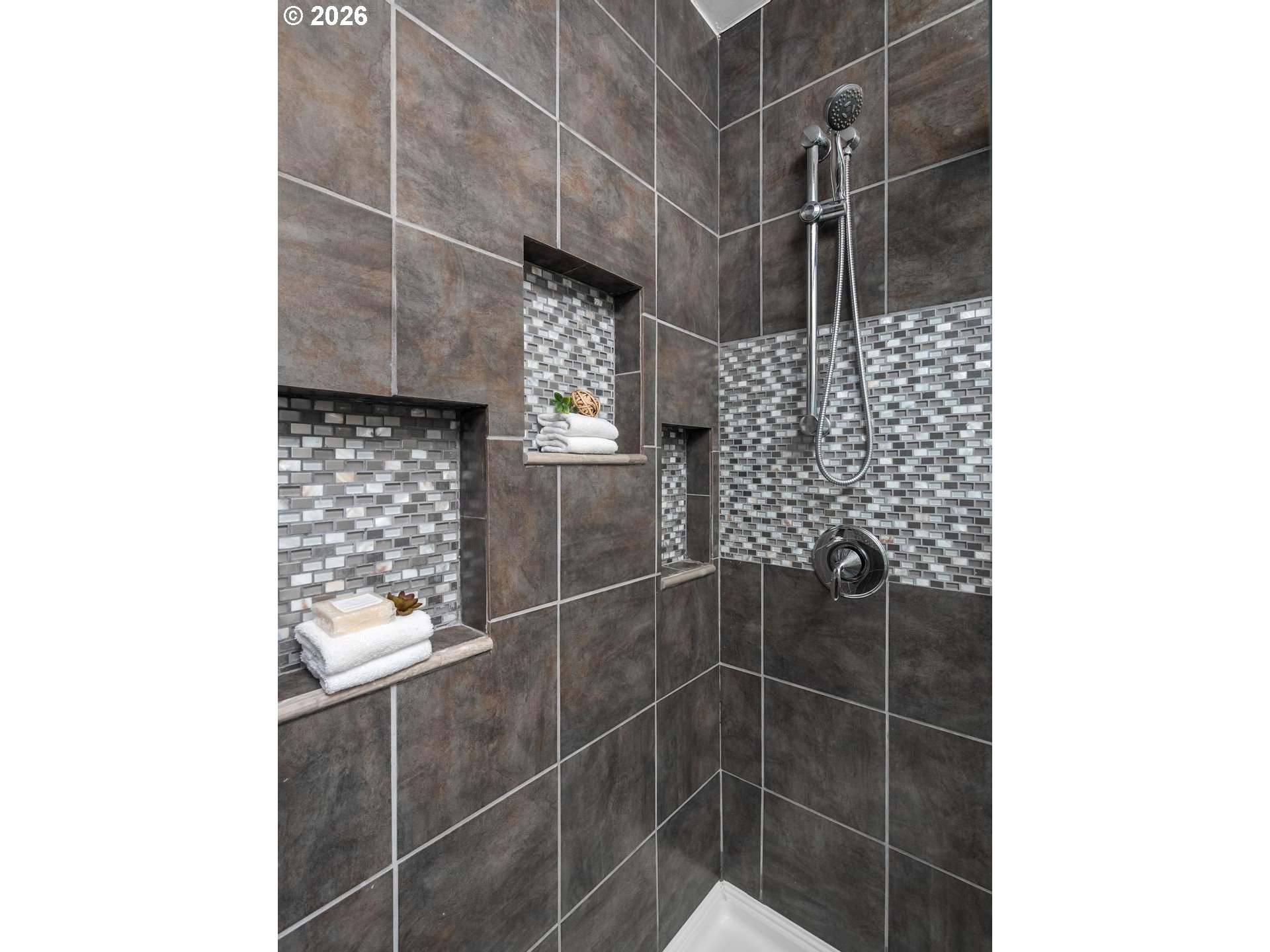 7830 Southwest 84th Avenue Portland, OR 97223 - Photo 17 of 29 Bathroom