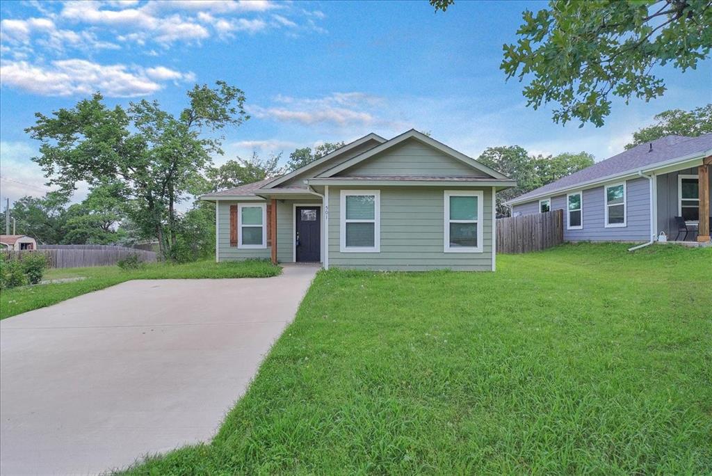 501 East Day Street Denison, TX 75021 - Photo 2 of 28