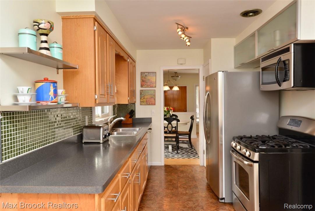 2577 Derby Road Troy, MI 48084 - Photo 7 of 29 Kitchen