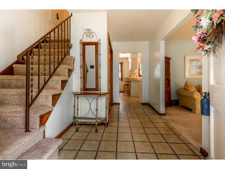 372 Holly Road Marlton, NJ 08053 - Photo 12 of 24 Foyer