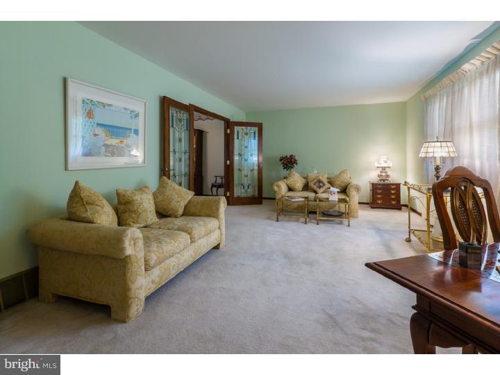 372 Holly Road Marlton, NJ 08053 - Photo 9 of 24 Living Room
