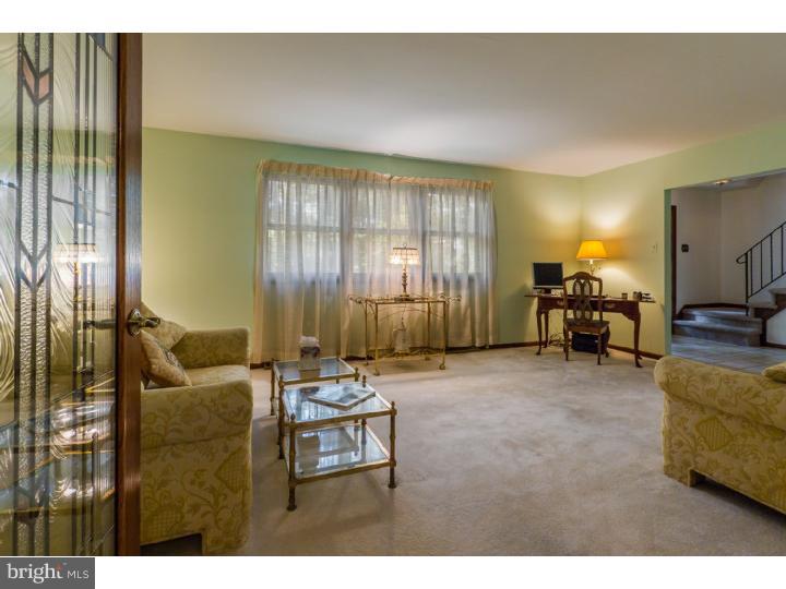 372 Holly Road Marlton, NJ 08053 - Photo 10 of 24 Living Room