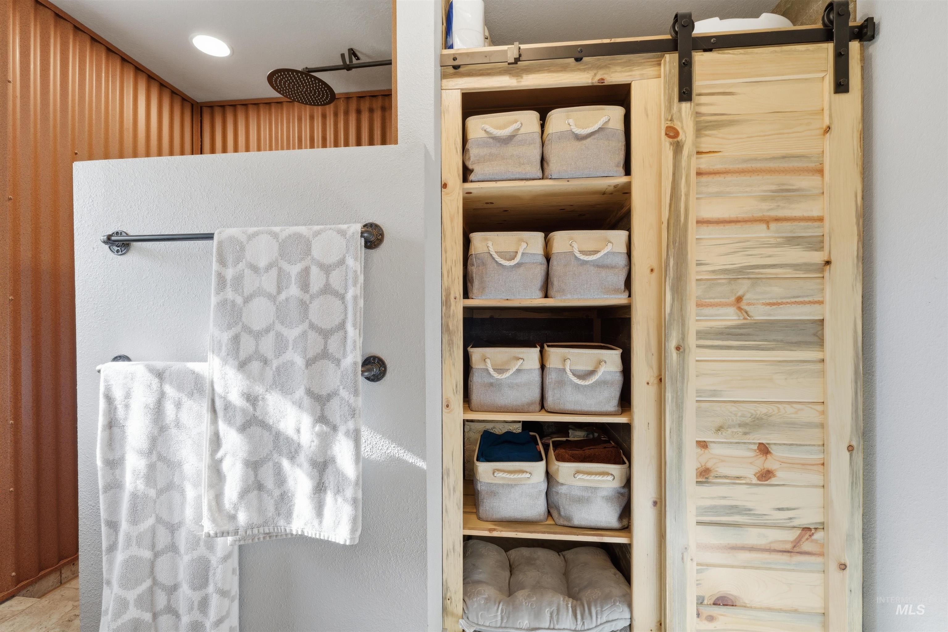 95 Johnson Creek Road Boise, ID 83716 - Photo 30 of 49 Full bath with walk in shower