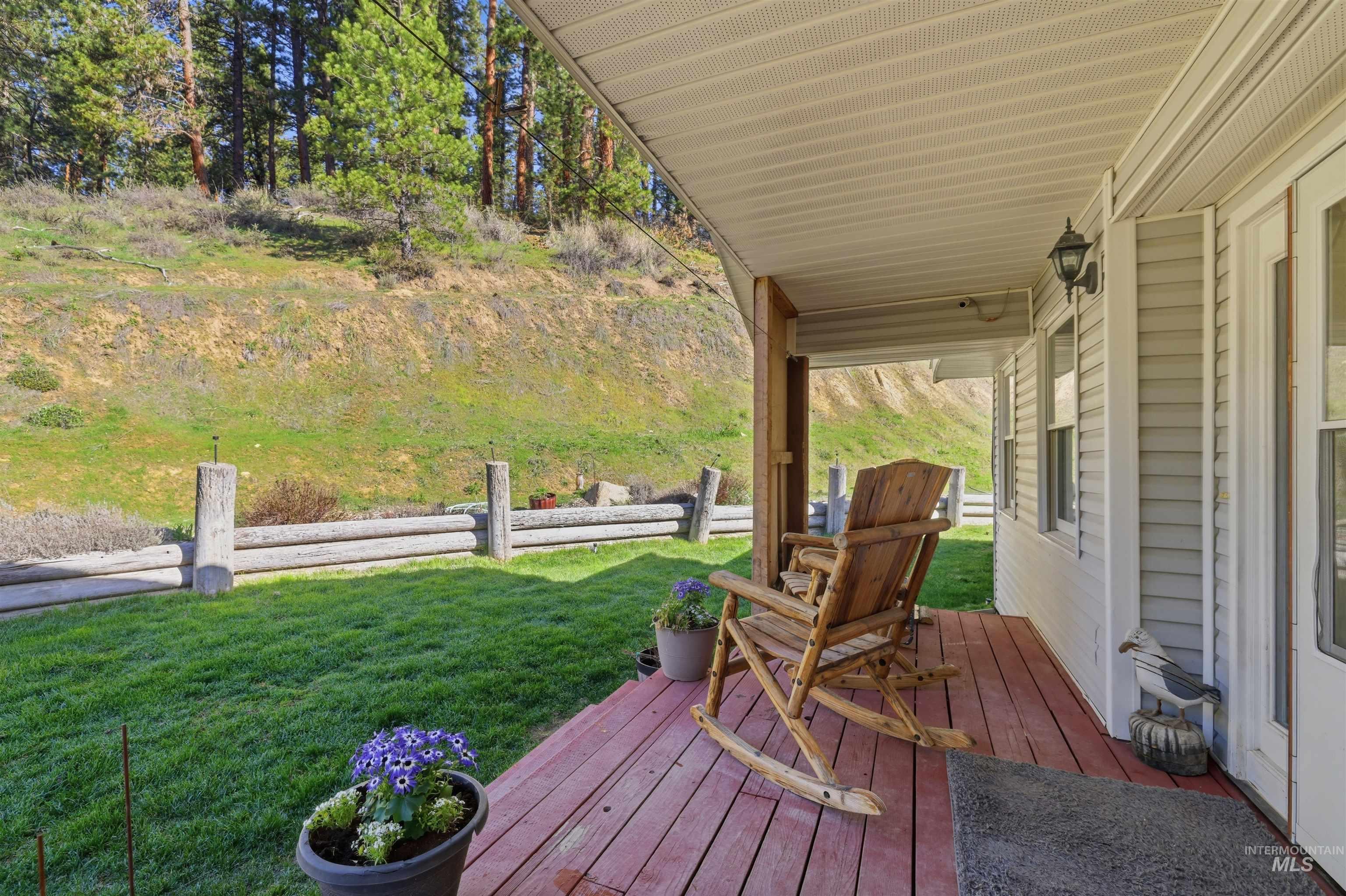 95 Johnson Creek Road Boise, ID 83716 - Photo 8 of 49 Deck with a lawn