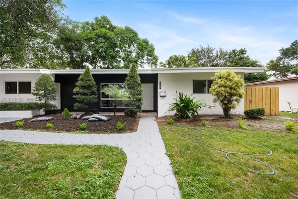 $3,800 | 5727 Harrison Street, Hollywood, FL 33023