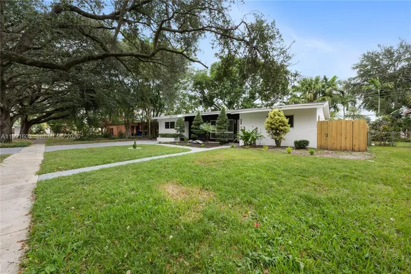 $3,800 | 5727 Harrison Street, Hollywood, FL 33023