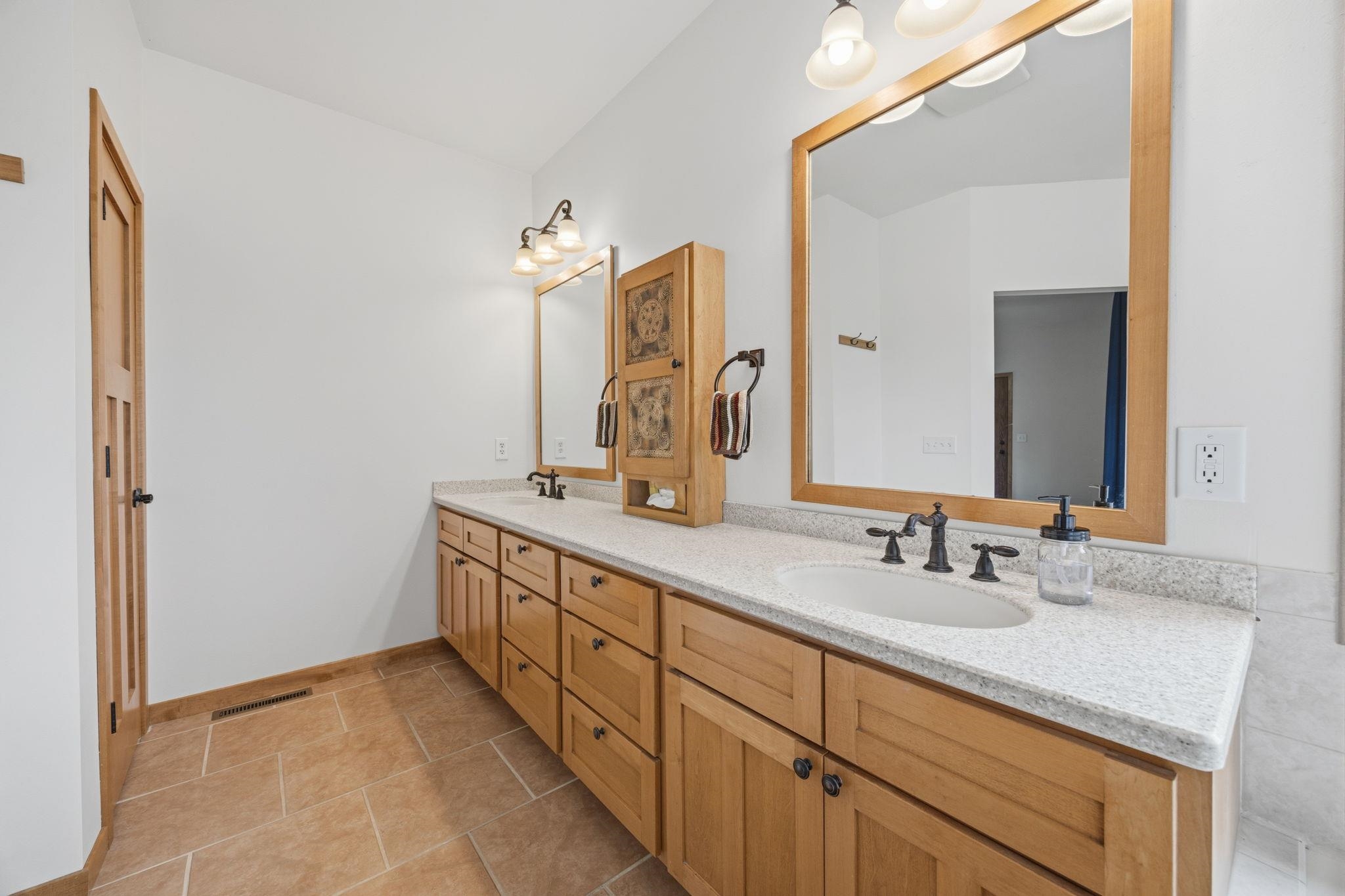 401 Highland Road Cambridge, WI 53523 - Photo 35 of 90