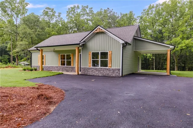 a view of a house with yard and tree s