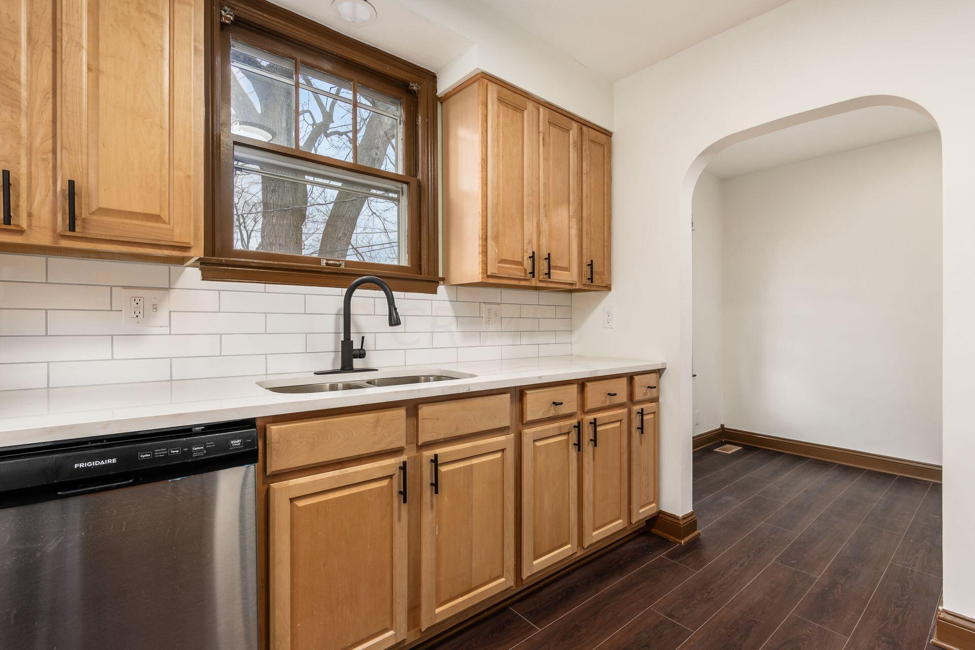 581 South Roys Avenue Columbus, OH 43204 - Photo 12 of 33 Kitchen