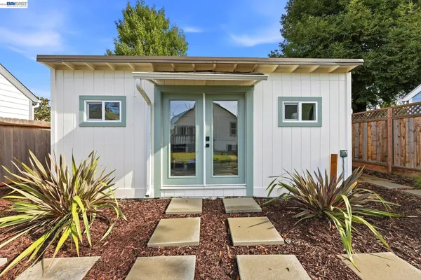 $899,000 | 1834 8th Street, Alameda, CA 94501