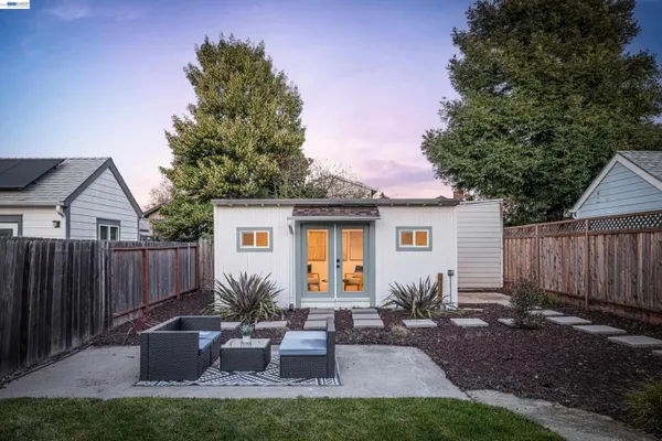 $899,000 | 1834 8th Street, Alameda, CA 94501