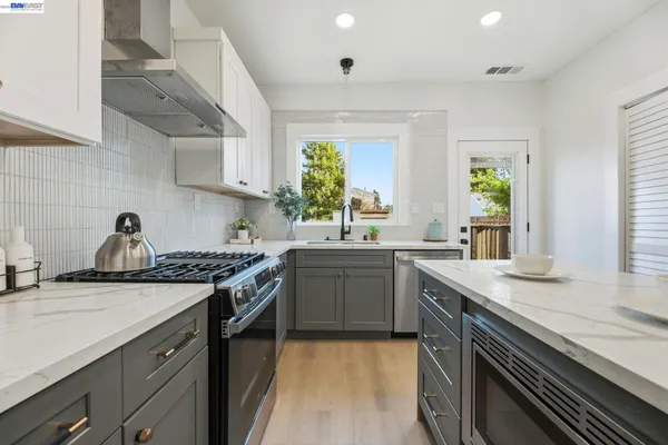 $899,000 | 1834 8th Street, Alameda, CA 94501