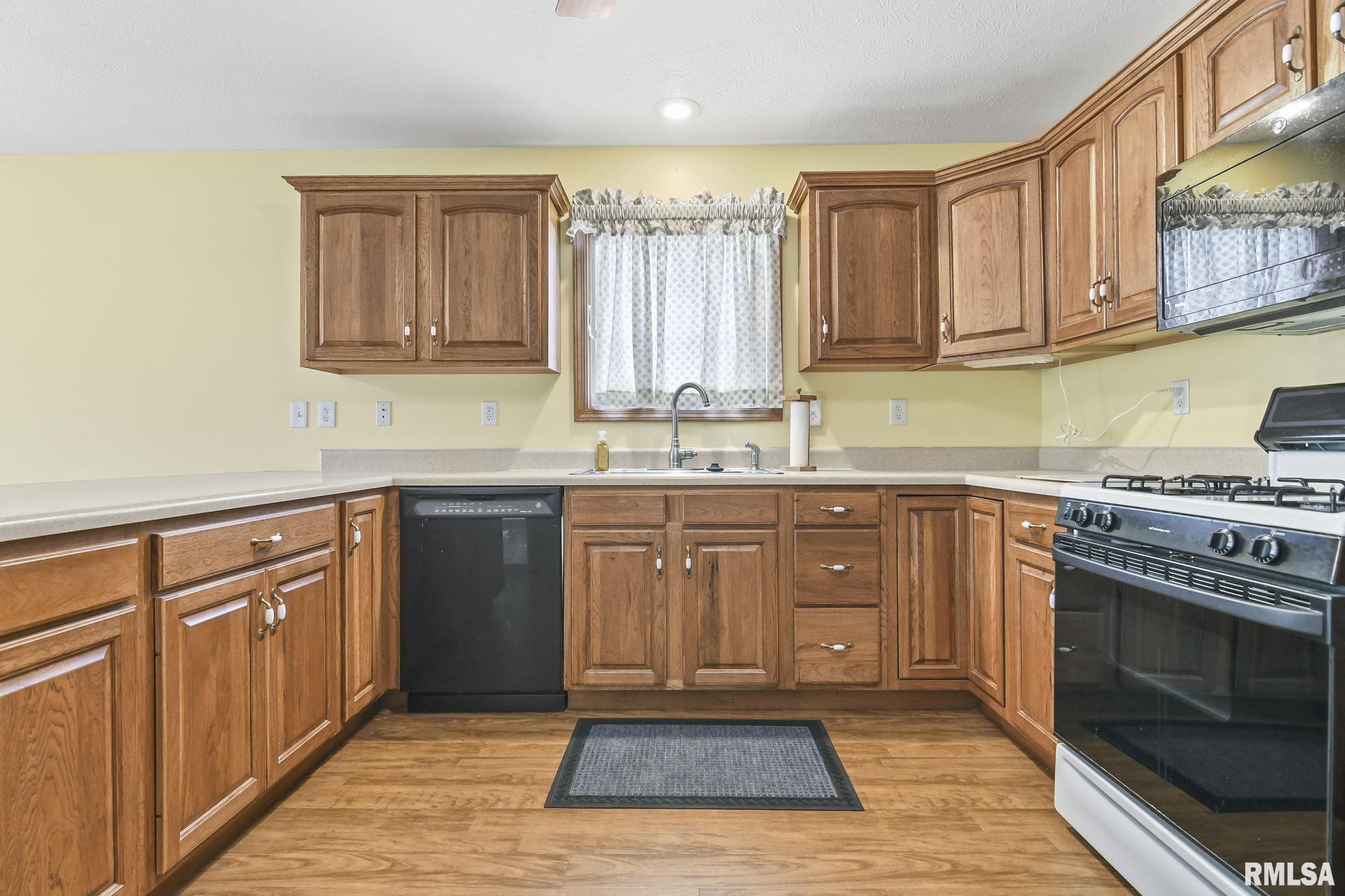 5013 Manhattan Drive Springfield, IL 62711 - Photo 11 of 35 Gallery Image 11
