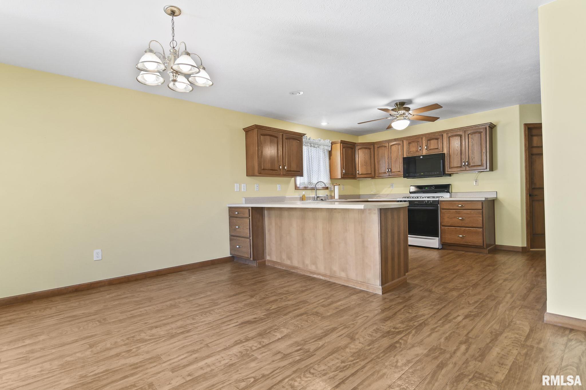 5013 Manhattan Drive Springfield, IL 62711 - Photo 12 of 35 Gallery Image 12
