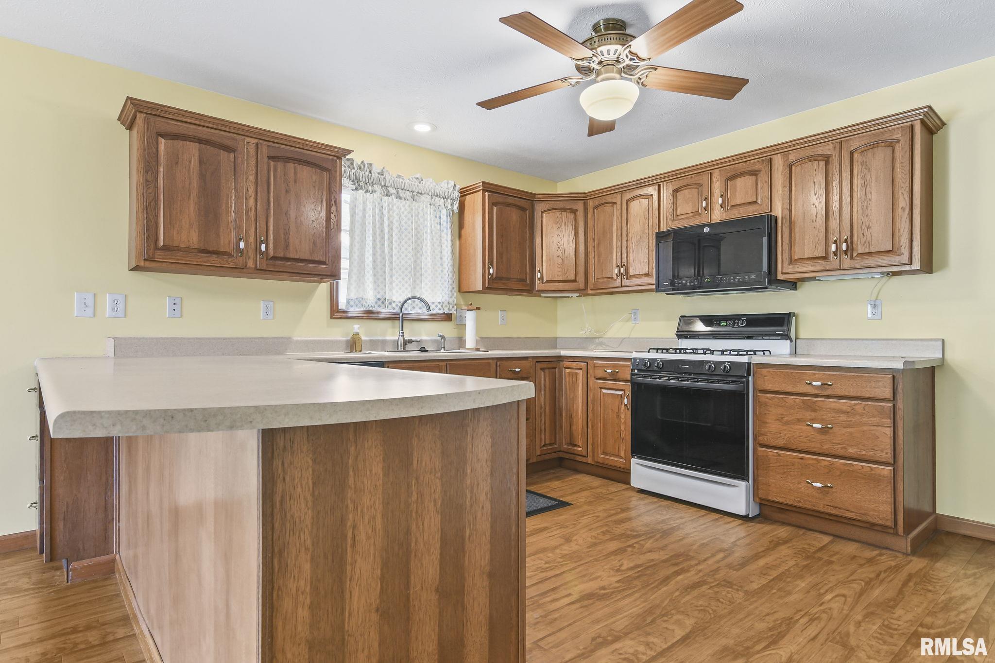 5013 Manhattan Drive Springfield, IL 62711 - Photo 13 of 35 Gallery Image 13