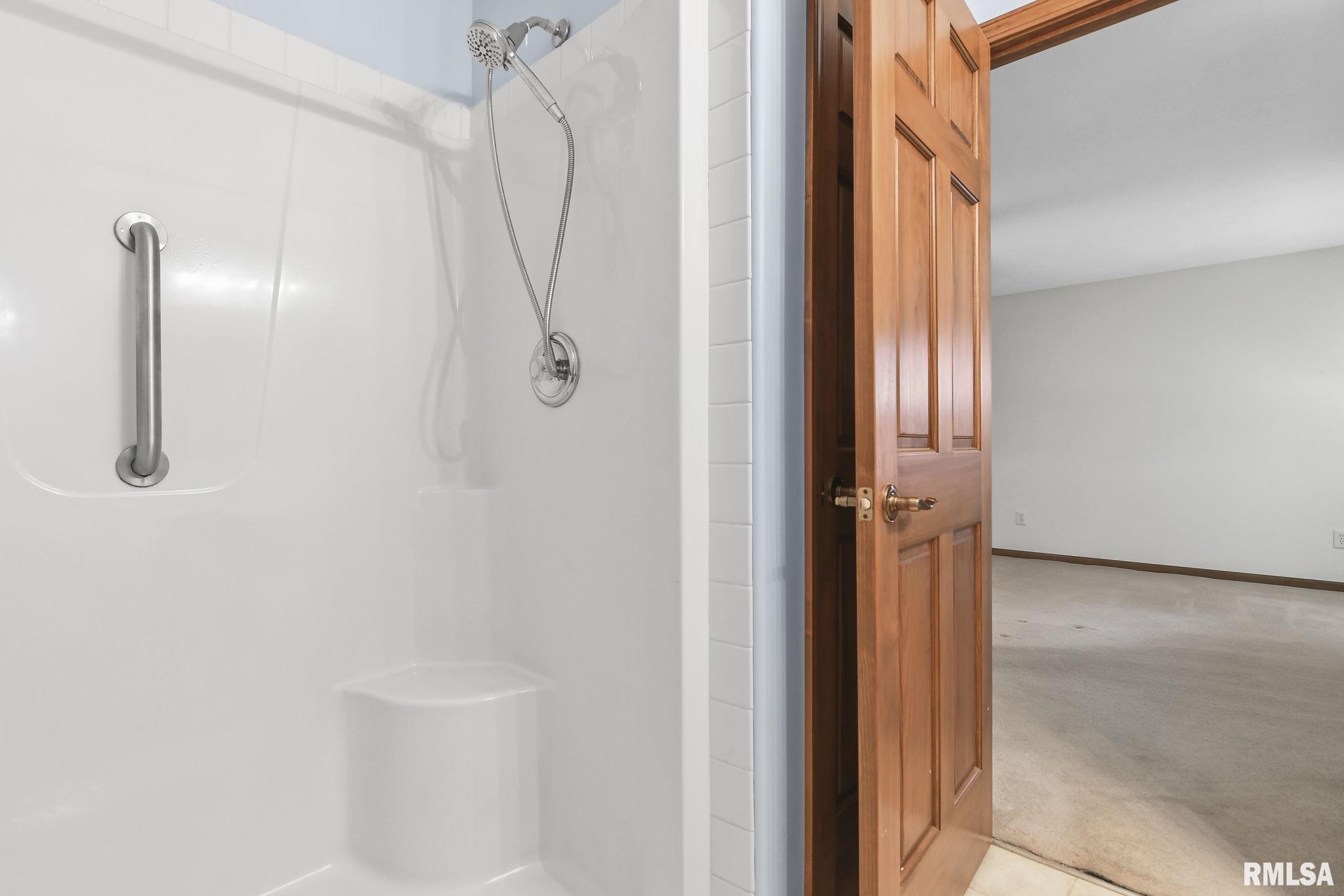 5013 Manhattan Drive Springfield, IL 62711 - Photo 21 of 35 Gallery Image 21