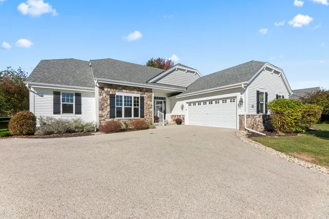 $660,000 | W354N5315 Coastal Avenue, Oconomowoc, WI 53066
