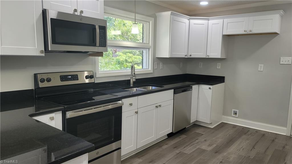 1318 Berwick Road Southwest Winston-Salem, NC 27103 - Photo 12 of 34 Gallery Image 12
