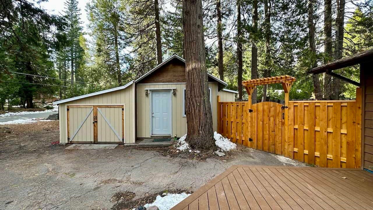 2240 Davis Place Road Mount Shasta, CA 96067 - Photo 25 of 35 Gallery Image 25