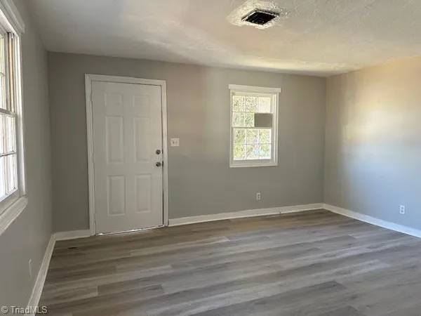 $700 | 904 Richland Street, High Point, NC 27260