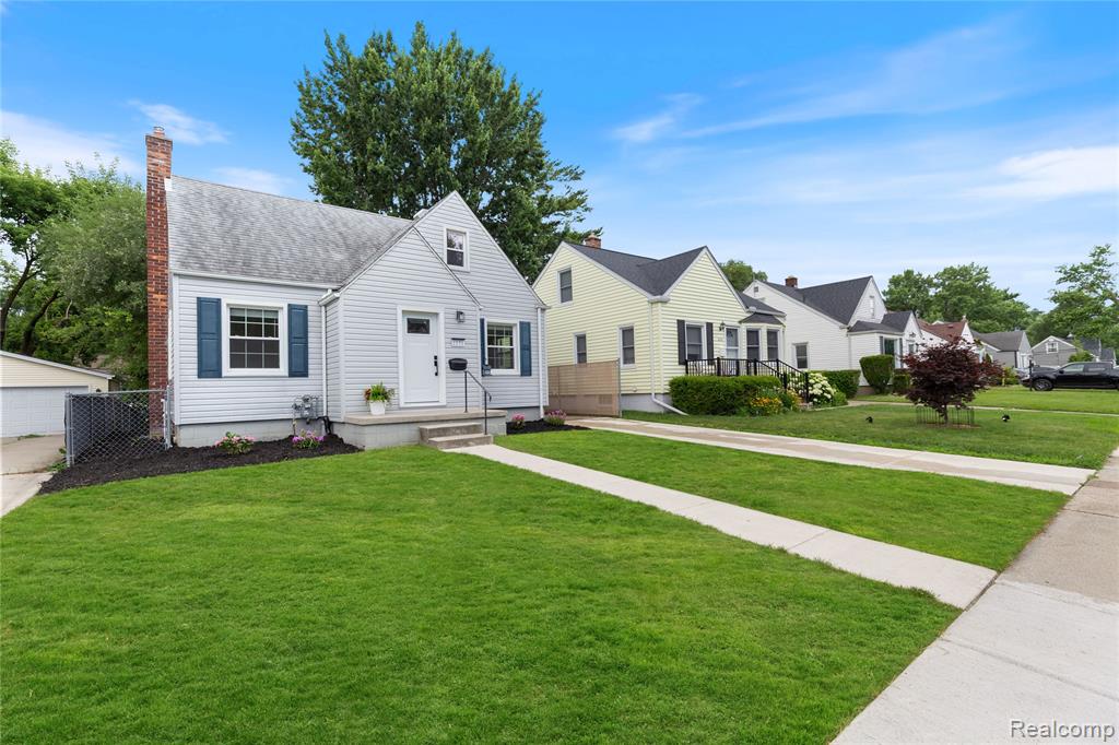 2231 Harvard Road Berkley, MI 48072 - Photo 3 of 28