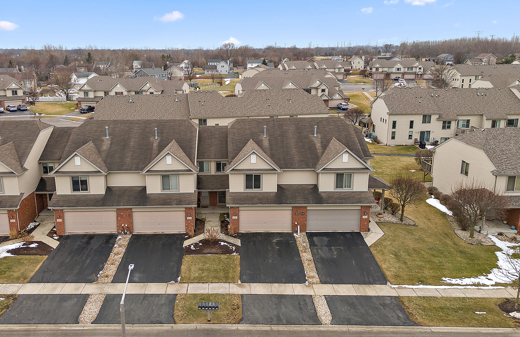 8237 Pecan Place Frankfort, IL 60423 - Photo 34 of 39 an aerial view of residential houses with outdoor space