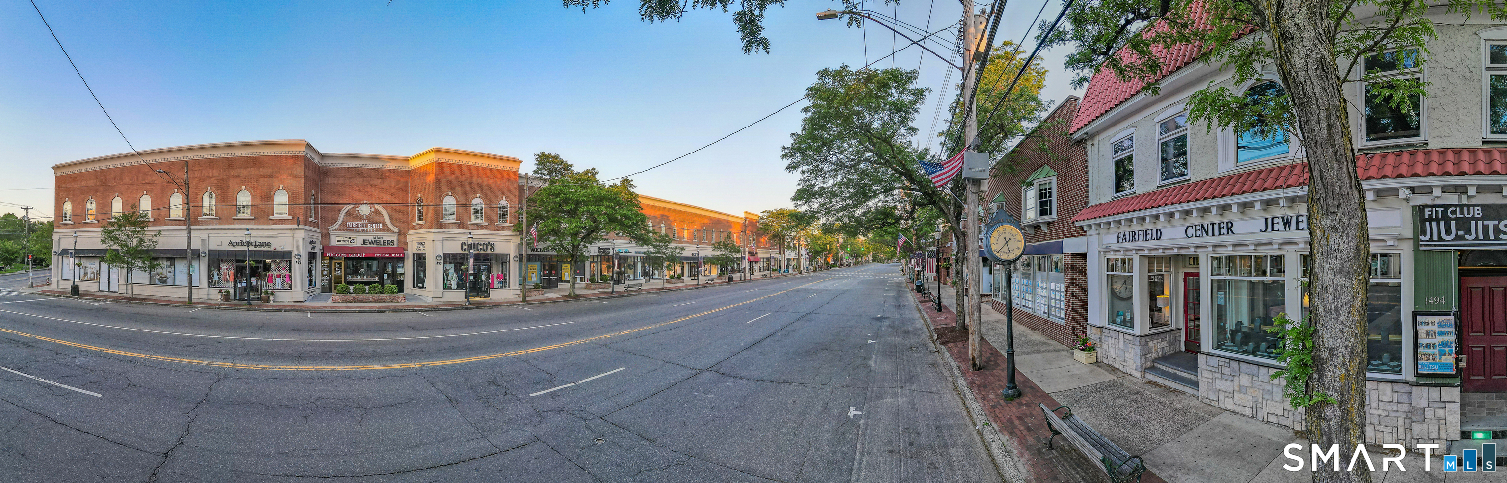 345 Reef Road, Unit C9 Fairfield, CT 06824 - Photo 20 of 32 a view of a building with a yard