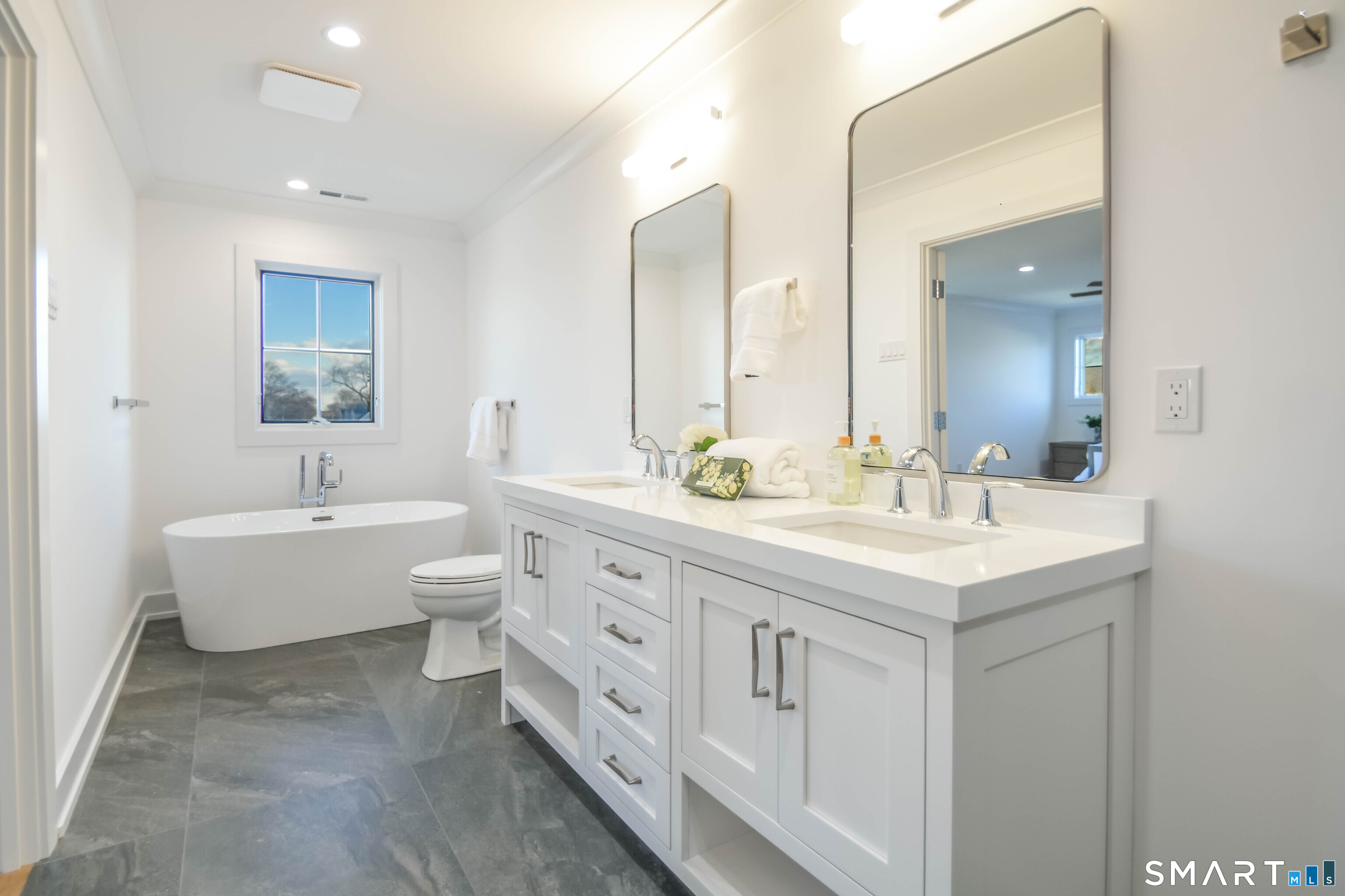 345 Reef Road, Unit C9 Fairfield, CT 06824 - Photo 3 of 32 a bathroom with a double vanity sink mirror double and bathtub