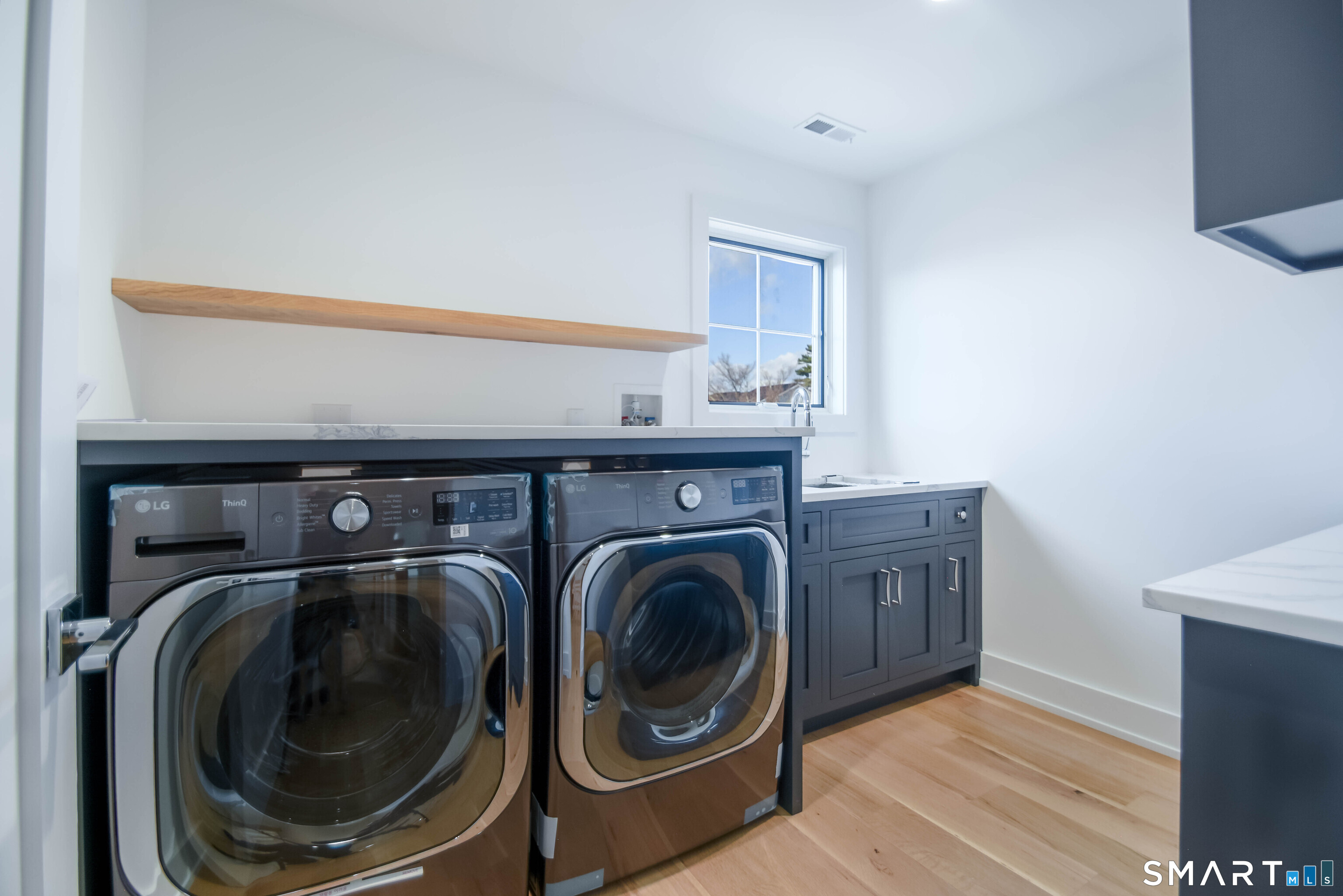 345 Reef Road, Unit C9 Fairfield, CT 06824 - Photo 32 of 32 a utility room with sink dryer and washer