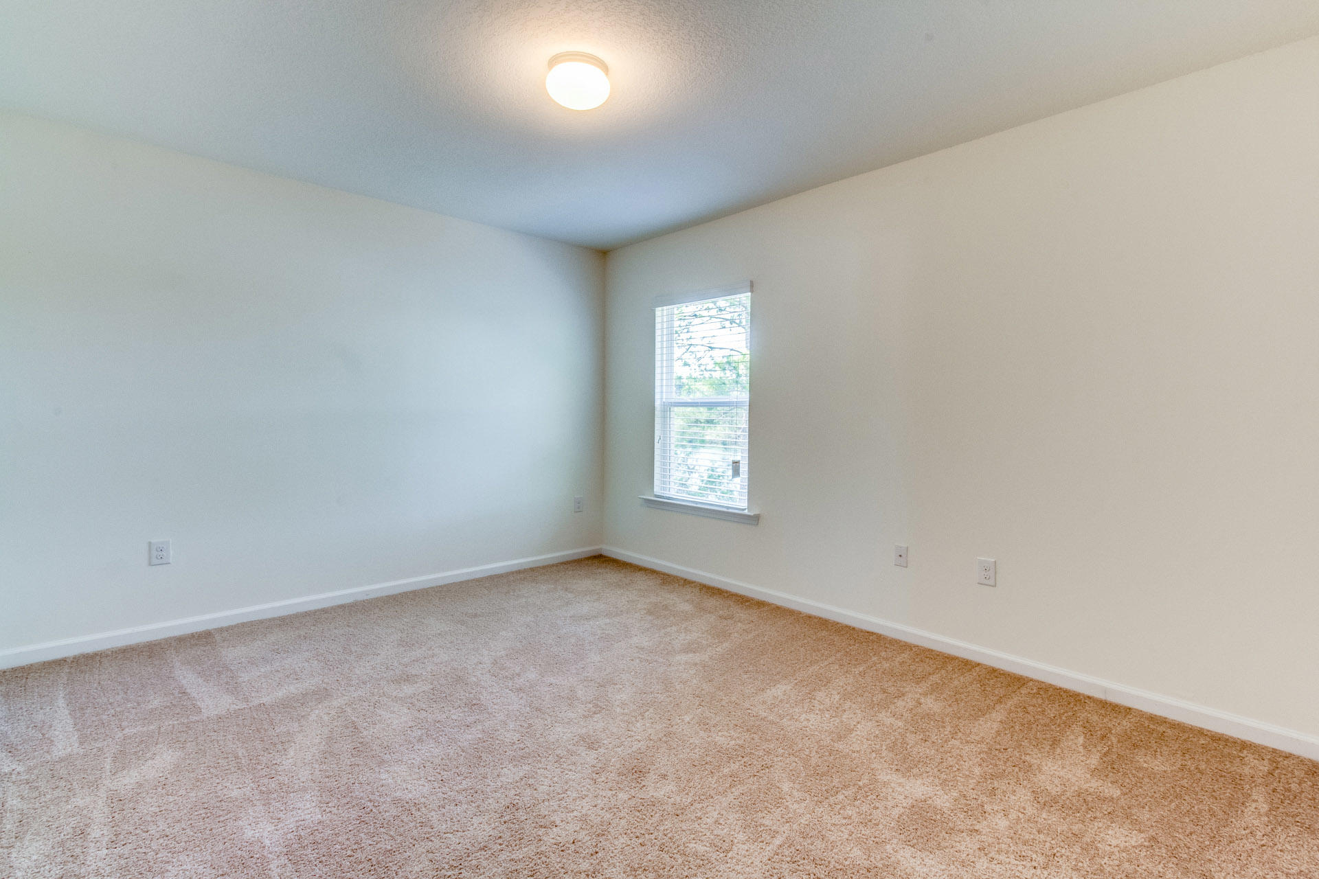 590 Earl Godwin Road Freeport, FL 32439 - Photo 3 of 32 Gallery Image 3
