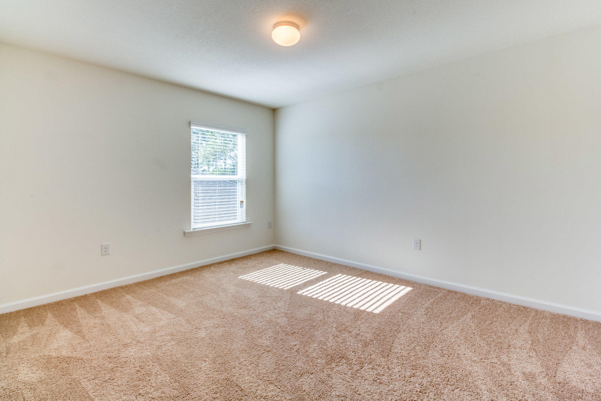 590 Earl Godwin Road Freeport, FL 32439 - Photo 5 of 32 Gallery Image 5