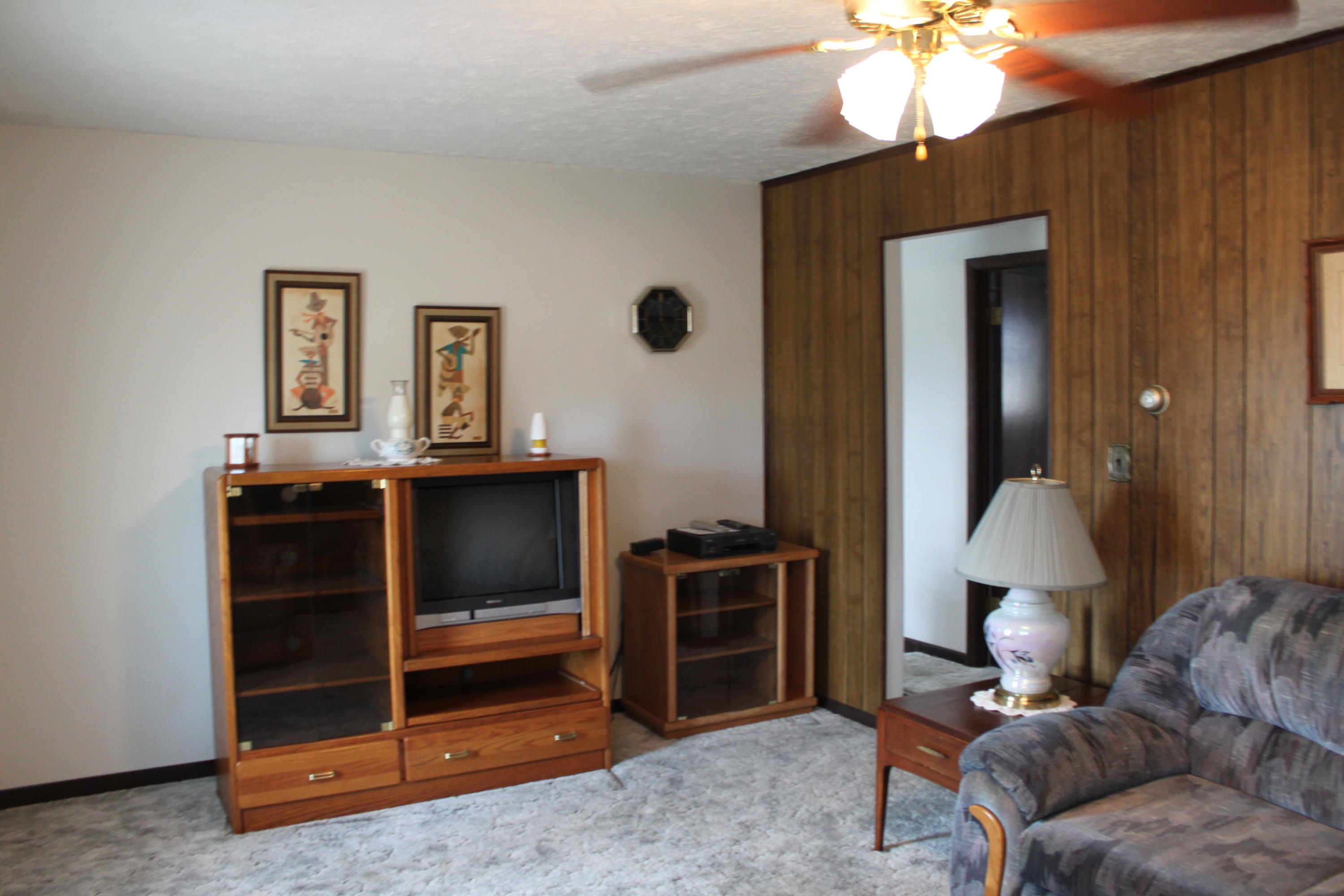 335 Pine Hill Road Oneida, TN 37841 - Photo 9 of 18 Livingroom