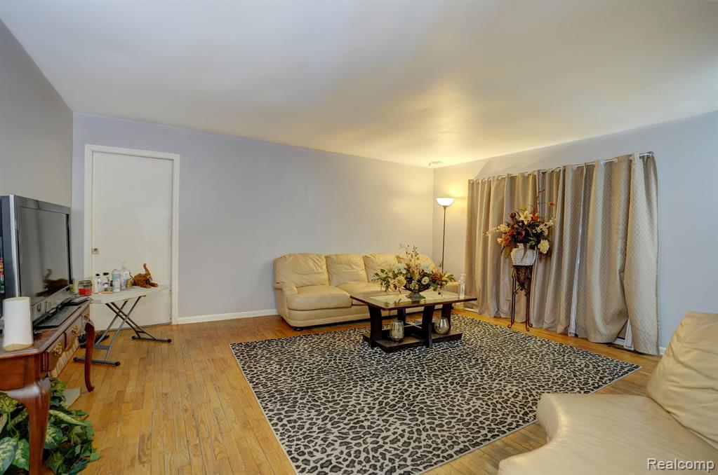 4048 West Carpenter Road Flint, MI 48504 - Photo 4 of 17