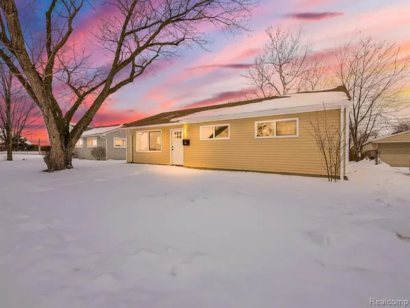 $1,800 | 26754 Margaret Street, Roseville, MI 48066