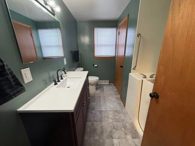 $199,900 | 1006 Rosehill Drive, Albert Lea, MN 56007