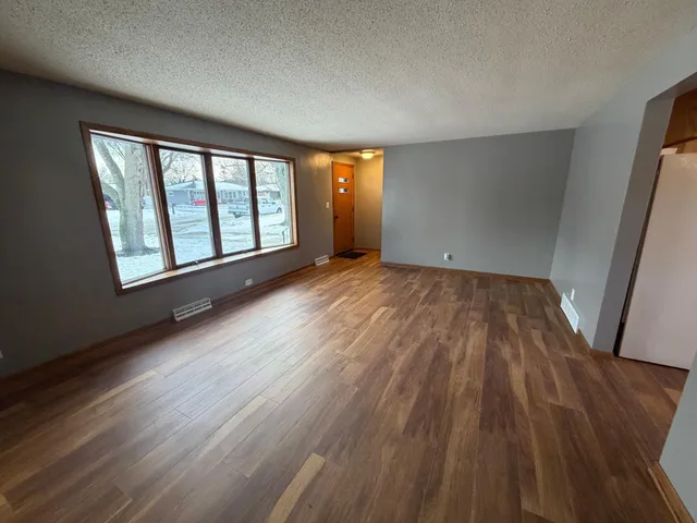 $199,900 | 1006 Rosehill Drive, Albert Lea, MN 56007