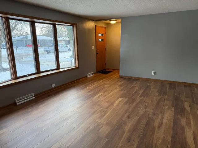 $199,900 | 1006 Rosehill Drive, Albert Lea, MN 56007