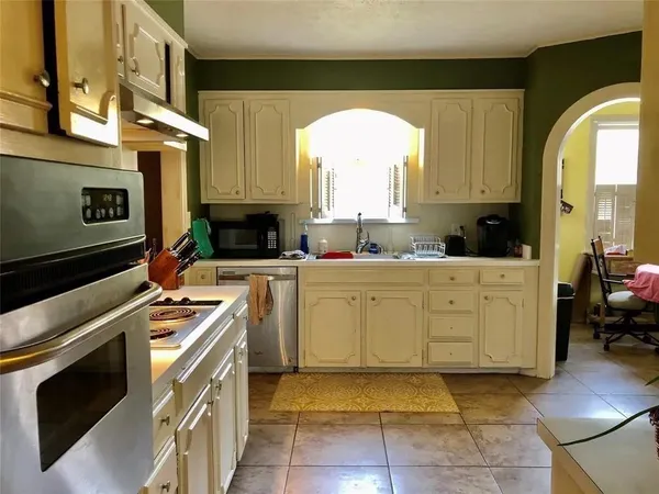 $3,250 | 3301 Rogers Avenue, Unit A, Fort Worth, TX 76109