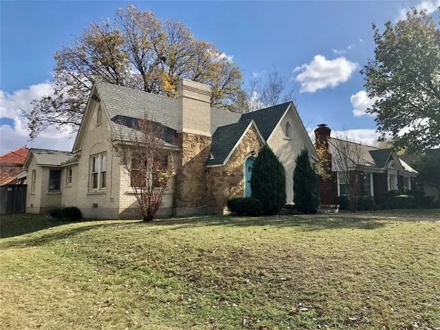 $3,250 | 3301 Rogers Avenue, Unit A, Fort Worth, TX 76109